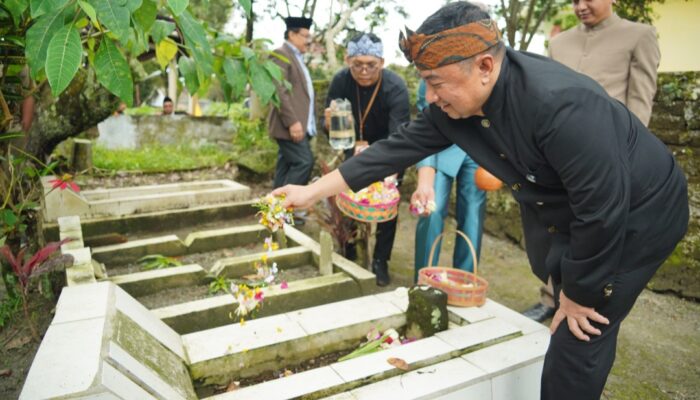 Ziarah HJG ke-213, Bupati Garut Kenang Keteladanan Dede Satibi dan Momon Gandasasmita