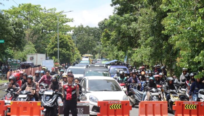 Destinasi Wisata Diserbu pada Libur Lebaran, Jalur Bandung–Garut Padat, Polisi Terapkan One Way