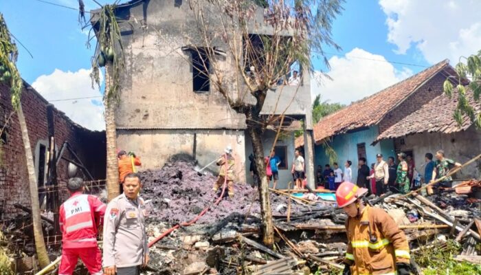 Gudang Produksi Surpet di Garut Ludes Terbakar, Kerugian Ditaksir Rp100 Juta