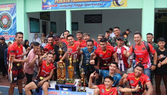 Tim RC Kembali Juara Turnamen Voli Ngabuburit Garut, Penutupan Disemarakkan Bagi Takjil dan Helm