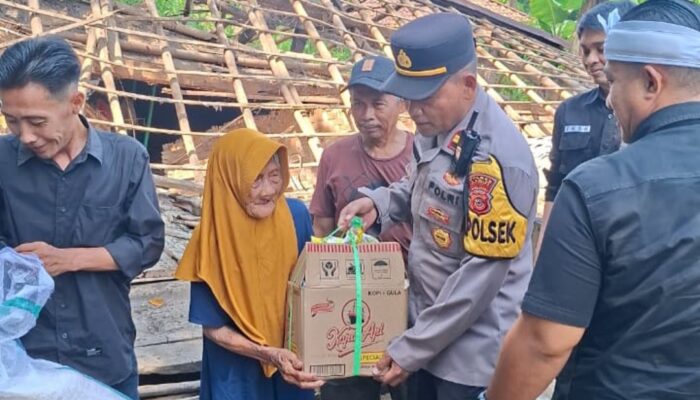 Rumah Panggung Lapuk di Cibalong Garut Roboh, Polisi Gerak Cepat Beri Bantuan