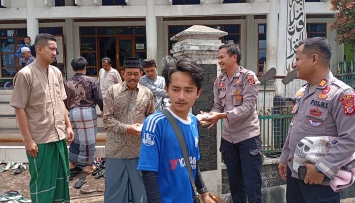 ​Dekati Masyarakat dengan Cara Humanis, Polsek Bungbulang Gelar “Jumat Berkah” di Masjid Al-Hidayah
