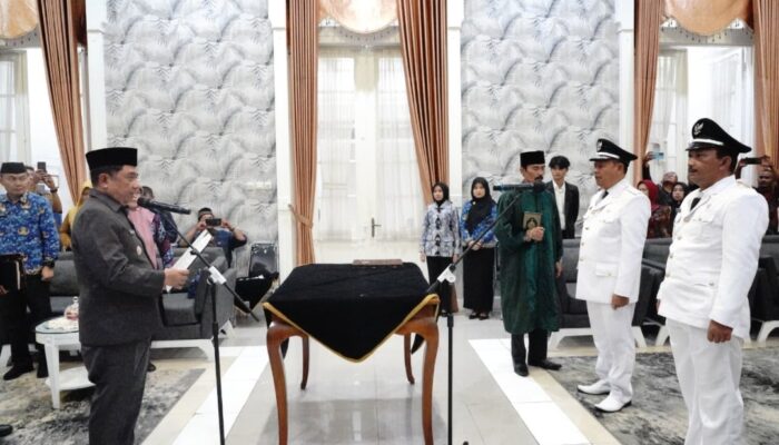 Bupati Garut Lantik Dua Kades PAW, Tekankan Kepemimpinan Inovatif di Tengah Keterbatasan