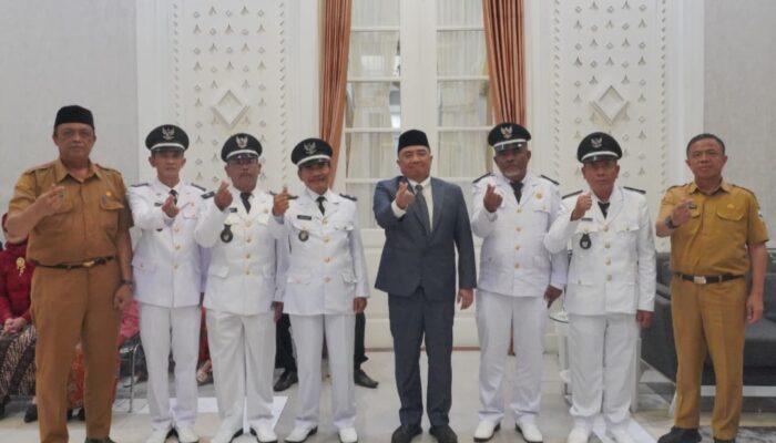 Pesan Tegas Bupati Garut saat Lantik 5 Kades PAW: Jangan Mengeluh Soal Anggaran, Harus Kreatif dan Amanah