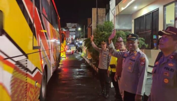 Ribuan Buruh Garut Berangkat ke Monas, 55 Bus Dikawal Ketat Polisi