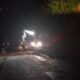 Akses Jalan Pakenjeng–Bungbulang Sempat Lumpuh akibat Longsor, Polisi Gerak Cepat Evakuasi hingga Tengah Malam
