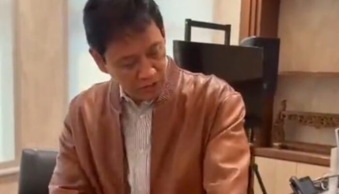 Dipakai Menteri Keuangan Purbaya, Jaket Kulit UMKM Garut Curi Perhatian: “Kalau Sempat Saya ke Garut”
