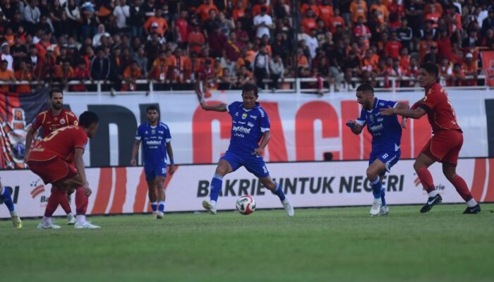 Bangkit dari Tekanan Persija, Persib Menang 2-1 di Samarinda dan Selangkah Lagi Juara