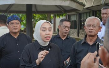 Putri Karlina Tertibkan PKL di Kawasan Pemda Garut: “Jangan Sampai Kantor Pemerintah Jadi Contoh Semrawut”