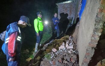 Hujan Deras Picu Rumah Roboh di Banjarwangi Garut, Dua Keluarga Terdampak