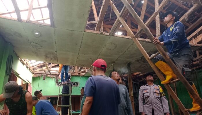 Diguyur Hujan Deras Berjam-jam, Rumah Warga di Malangbong Garut Ambruk, Kerugian Capai Rp40 Juta