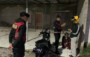 Kepergok Nenggak Miras di Pinggir Jalan Garut, Sepasang Muda-Mudi Diamankan saat Patroli Malam