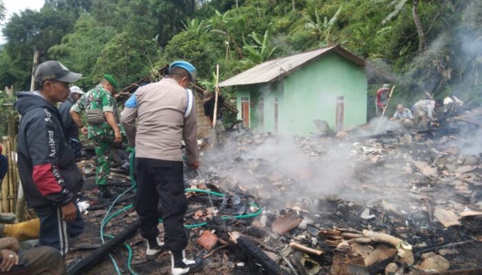 Rumah Warga di Talegong Garut Ludes Dilalap Api, Diduga Berawal dari Korsleting Listrik