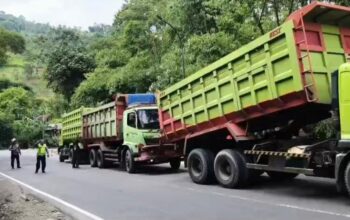 Truk Toronton Patah As di Kadungora, Jalur Utama Garut Lumpuh Sementara