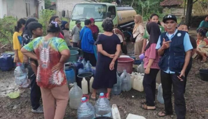 Kekeringan Mulai Melanda Garut Selatan, PDAM Tirta Intan Salurkan Air Bersih ke Pameungpeuk dan Cibalong