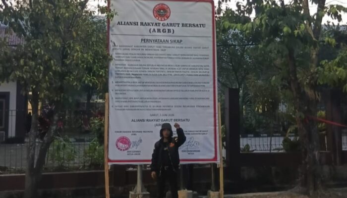 Baliho Raksasa di Depan Kejari Garut Jadi Sorotan, ARGB Desak Pengusutan Tuntas Tata Kelola Program MBG