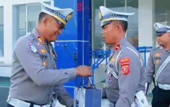 Sentuhan Haru di Hari Terakhir Bertugas, Satlantas Polres Garut Lepas Ipda Tata yang Purna Tugas di Usia 58 Tahun