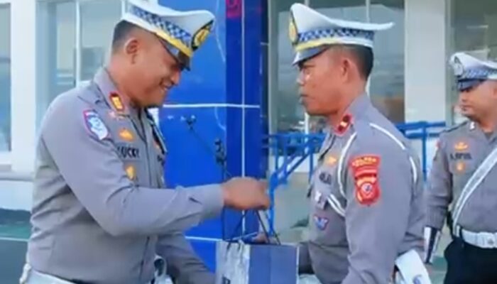 Sentuhan Haru di Hari Terakhir Bertugas, Satlantas Polres Garut Lepas Ipda Tata yang Purna Tugas di Usia 58 Tahun