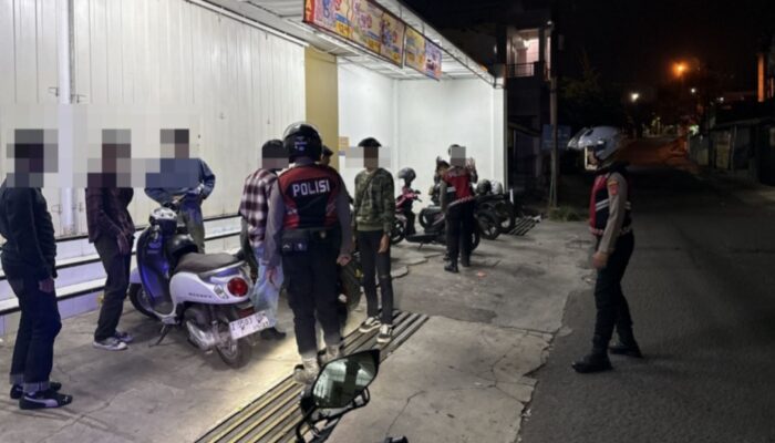 Patroli Dini Hari di Garut, Polisi Temukan Sekelompok Pemuda Pesta Miras di Jalan Pahlawan