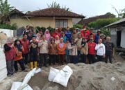 Rumah Minawati Tak Layak Huni, Dinsos Garut Turun Tangan Bersama Warga Rehabilitasi Hunian di Cilawu
