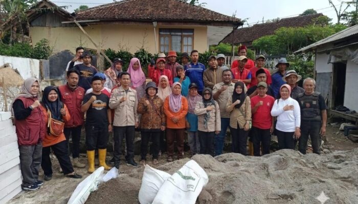 Rumah Minawati Tak Layak Huni, Dinsos Garut Turun Tangan Bersama Warga Rehabilitasi Hunian di Cilawu