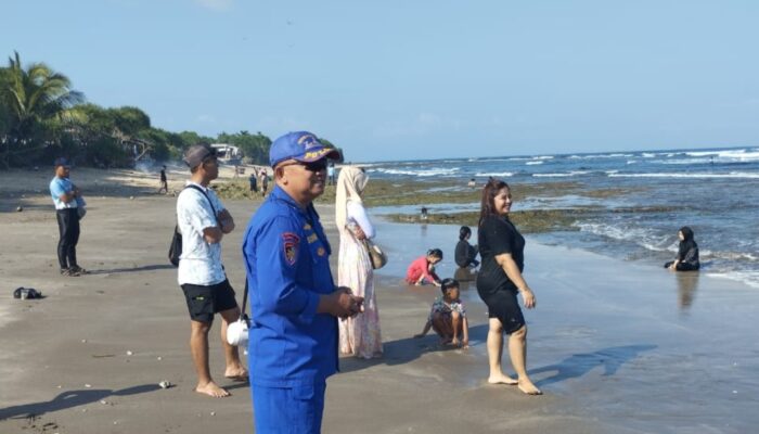 Libur Sekolah, Satpolairud Polres Garut Perketat Pengamanan Pantai Karangpapak, Wisatawan Diimbau Tak Berenang