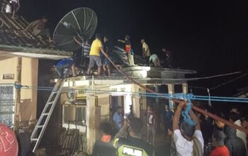 Diduga Korsleting Listrik, Rumah Dua Lantai di Pakenjeng Garut Terbakar, Kerugian Capai Rp50 Juta