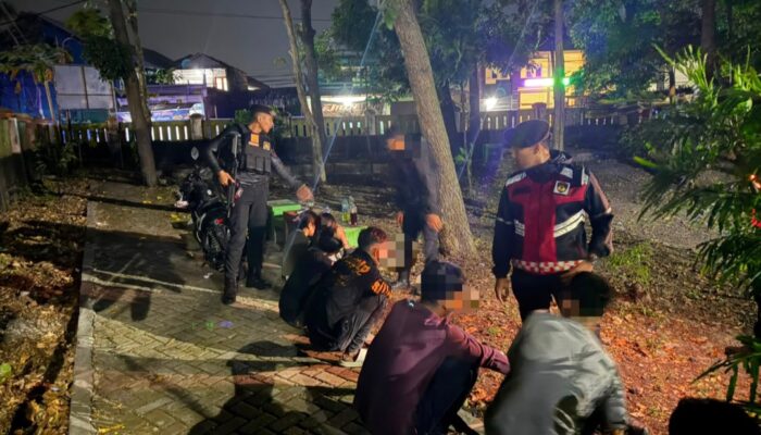 Polisi Amankan 9 Remaja Diduga Mabuk saat Patroli Dini Hari di Garut, Sita Miras dan Sebilah Pisau