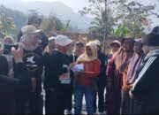Sentuhan Kepedulian Emak-emak Rose Club untuk Tiga Janda Korban Kebakaran di Cisewu, Bawa Bantuan dan Semangat Bangkit