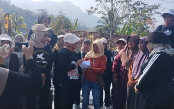 Sentuhan Kepedulian Emak-emak Rose Club untuk Tiga Janda Korban Kebakaran di Cisewu, Bawa Bantuan dan Semangat Bangkit