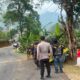 Truk Bermuatan Material Bangunan Terguling di Tikungan Sumadra Garut, Diduga Rem Blong