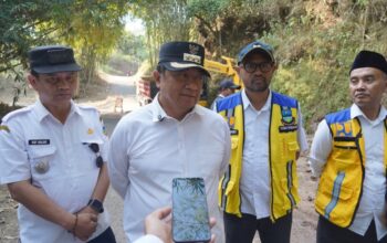 Bupati Garut Tinjau Rehabilitasi Jalan Limbangan–Selaawi Senilai Rp1,3 Miliar, Perkuat Akses ke Sumedang