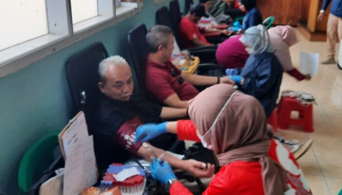 Merawat Silaturahmi Lewat Kemanusiaan, Iluni One Garut Gelar Donor Darah, Kumpulkan 65 Labu untuk PMI
