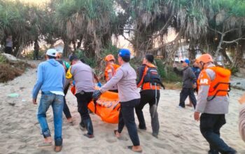 ​Dua Hari Pencarian di Pantai Karangpapak, Tiga Korban Tersapu Ombak Ditemukan Meninggal