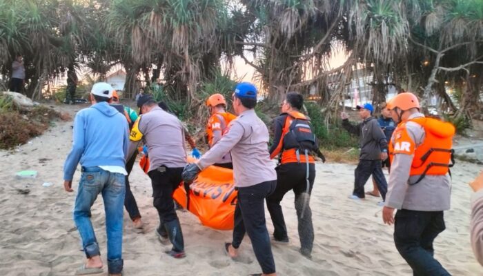 ​Dua Hari Pencarian di Pantai Karangpapak, Tiga Korban Tersapu Ombak Ditemukan Meninggal