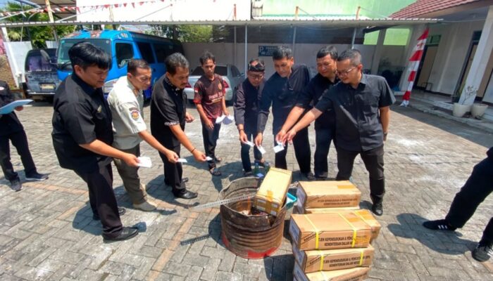Antisipasi Celah Kejahatan Identitas, Garut Hanguskan Belasan Ribu KTP-el Rusak