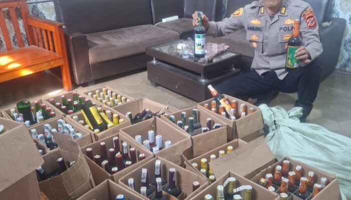 Berawal dari Laporan Warga, Gudang Miras di Garut Digerebek Polisi: 308 Botol Disita, Pedagang Ditangkap