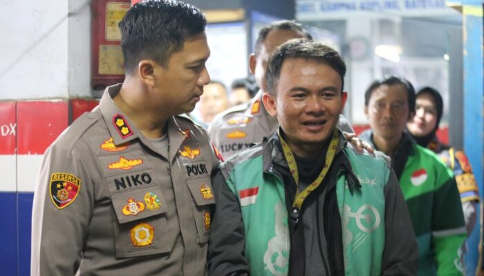 Polres Garut Bagikan Oli Gratis ke 40 Ojol, Dorong Mitra Jaga Kamtibmas
