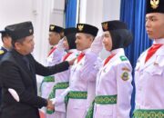 Dedi Mulyadi Kukuhkan 51 Paskibraka Jabar, Tekankan Kehormatan di Atas Kekuasaan