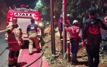 Abaikan Sekat Wilayah, Pemadam Garut Tembus Kebakaran Lahan di Sumedang