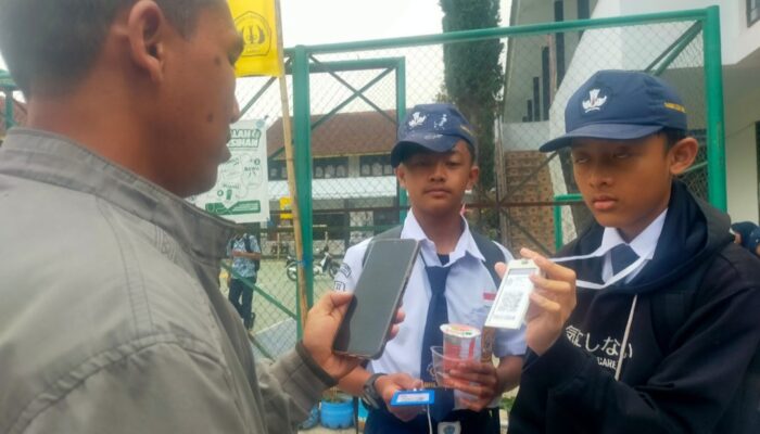 Uji Coba Presensi Digital Siswa di Garut, Efisiensi Data Terganjal Keterbatasan Perangkat