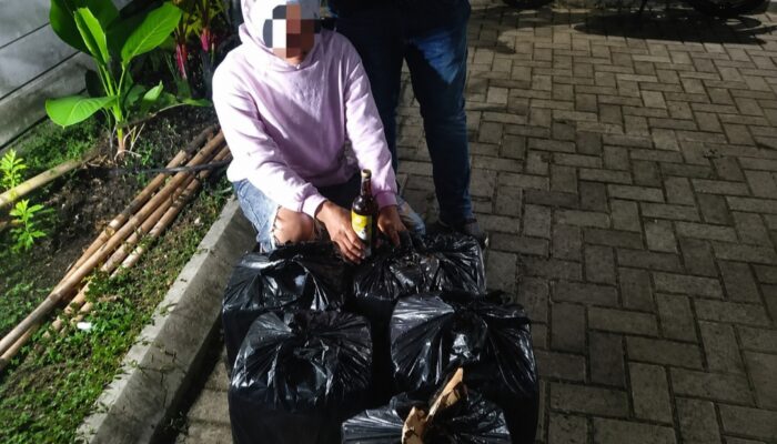 Samarkan Penjualan Miras Lewat COD, Pria di Garut Dicokok Polisi