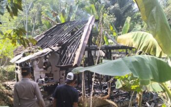 Rumah Panggung di Banjarwangi Garut Hangus Terbakar, Polisi Duga Dipicu Korsleting Listrik