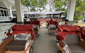 Prabowo Bagi-bagi Becak Listrik di Garut, Solusi Lansia dan Magnet Baru Wisata
