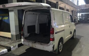 Aksi Balap Liar Sawahlega Digagalkan, Polisi Garut Sita Gran Max Pengangkut Motor Balap ​