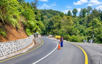 Gunung Gelap Garut: Jalan Tua di Lereng Curam, Diapit Sejarah dan Cerita Mistis