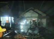 Gas Meluber Tersambar Tungku, Rumah Panggung Buruh di Cigedug Garut Ludes Terbakar