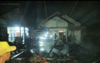 Gas Meluber Tersambar Tungku, Rumah Panggung Buruh di Cigedug Garut Ludes Terbakar