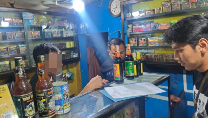 Razia Miras di Garut: Polisi Sita 109 Botol, Penjual Gunakan Modus COD