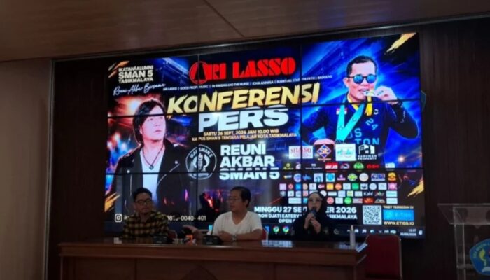 Aksi Panggung Ari Lasso Obati Kerinduan 22 Tahun Alumni SMAN 5 Tasikmalaya